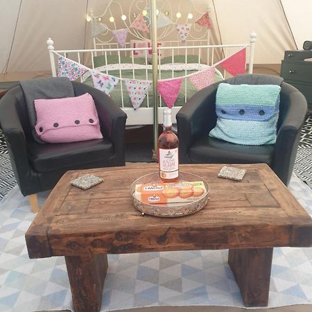 Wildberry Glamping Hotel Orgeres-la-Roche Ngoại thất bức ảnh